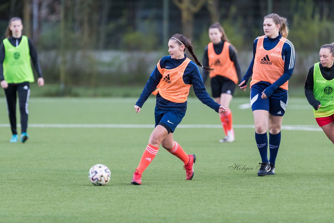 Bild 331 - Co-Trainerin der Frauen Nationalmannschaft Britta Carlson in Wahlstedt